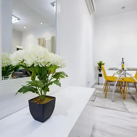 Cosy In The Best Area Of Appartamento Sliema